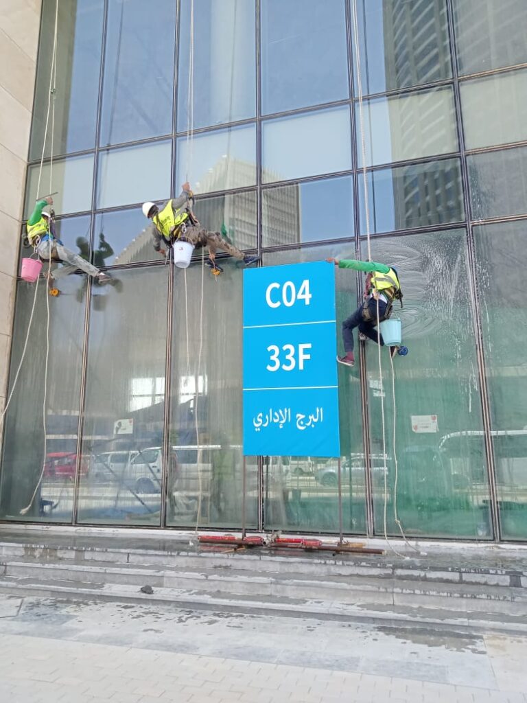 تنظيف واجهات بالاحبال سباير للمباني الشاهقة