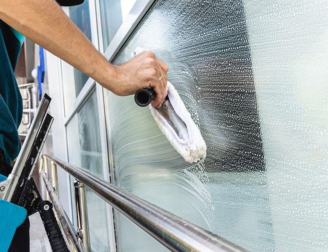 ىافعات تنظيف واجهات بالرياض